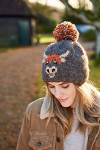 Load image into Gallery viewer, Coo Bobble Beanie
