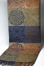 Load image into Gallery viewer, Celtic Knot Throw
