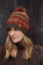 Load image into Gallery viewer, Moray Bobble Beanie
