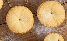 Load image into Gallery viewer, Walker&#39;s Luxury Mince Pies 372g
