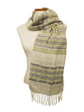 Load image into Gallery viewer, Calzeat Fairisle Scarf Clover
